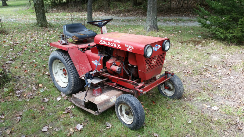 Illustration for article titled Lawn Tractorlopnik